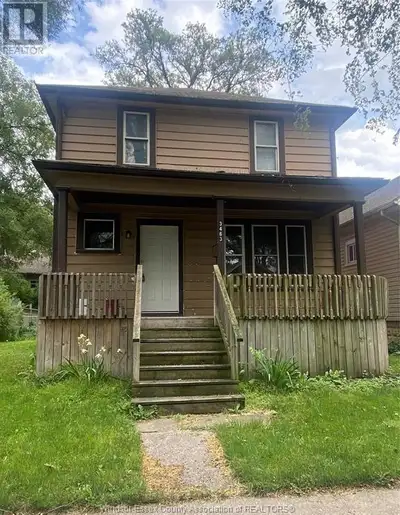 3463 HARRIS STREET Windsor, Ontario