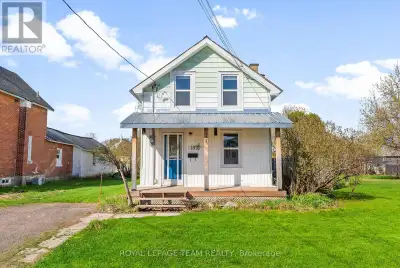 Beautifully Updated 2-Bedroom Rental in the Heart of Renfrew! This bright and modern 2-bedroom, 1-ba...