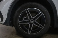 This Mercedes-Benz EQB has a strong Electric engine powering this Automatic transmission. POLAR WHIT... (image 4)