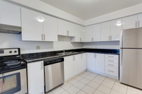 LARGE, RENOVATED 3 BEDROOM TOWNHOME IN DUNDAS!