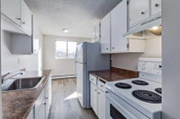 Amenities: Air Conditioning • Balconies • Heat & Water Included Suite & Building: Spacious bachelor,... (image 4)