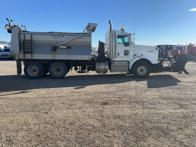 2016 Kenworth T800 in Heavy Trucks in Calgary - Image 6