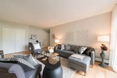 2 Bedroom For Rent - Oakville - Spacious - Newly Renovated!