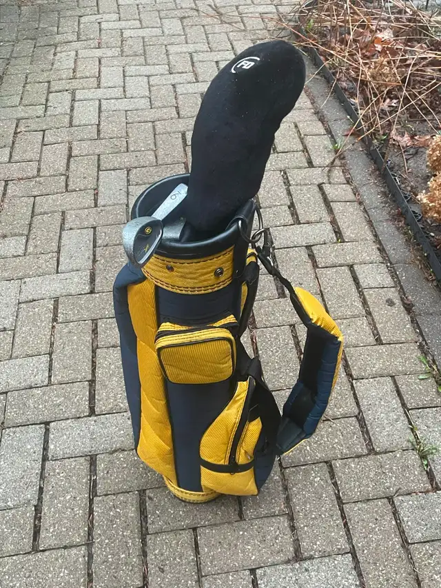 2xs Junior Golf Club Youth Set & Yellow Bag for Kids Right Hand in Golf in City of Toronto - Image 8