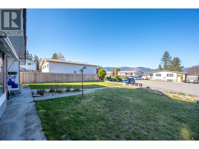 122&124 HIGHLAND Place Penticton, British Columbia in Houses for Sale in Penticton - Image 2