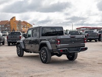 Welcome to Barrie Dodge Chrysler Jeep. Robust 3.6L V-6 engine - Advanced 4x4 drivetrain - Comprehens... (image 5)