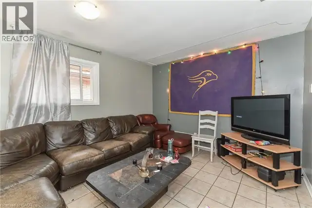 166 ELGIN Crescent Waterloo, Ontario in Long Term Rentals in Kitchener / Waterloo - Image 8