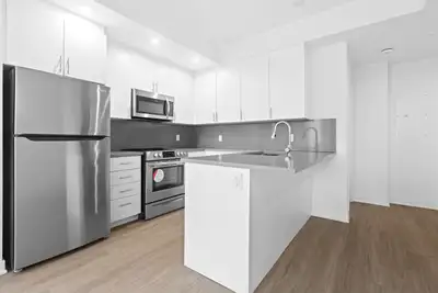 2 Bedroom 2 Bathroom Two modern towers in vibrant Centretown with a walk score of 98 Steps away from...