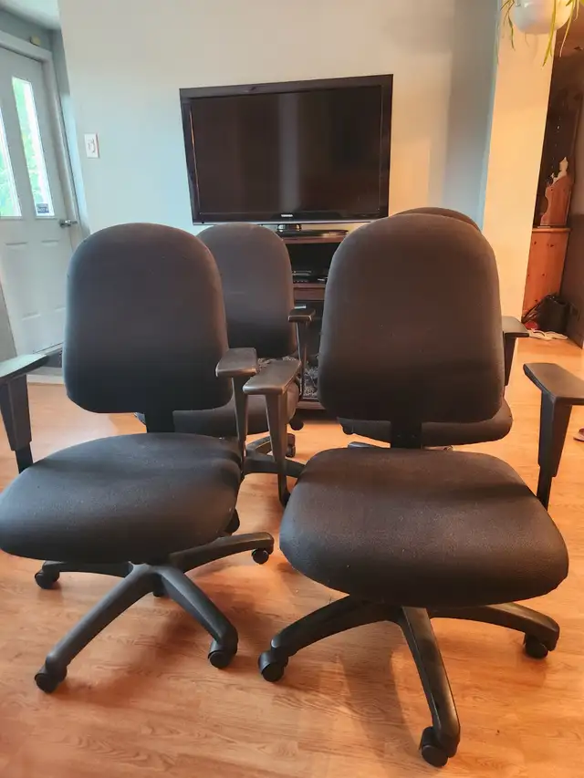 MADE IN CANADA - Ergonomic office chair628637287207711218