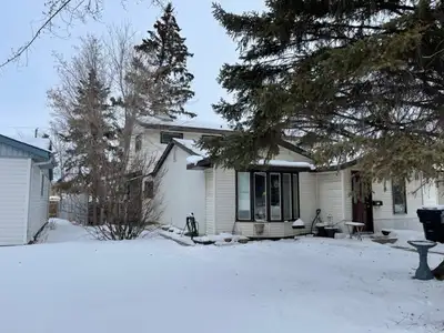 Available January 1st, 4 bedroom home/duplex located on Howell Avenue in Hudson Bay Park. Rent is $1...