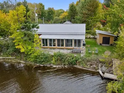 Beautiful 2016 waterfront bungalow combining rustic charm with modern comfort. Features 2 bedrooms,...