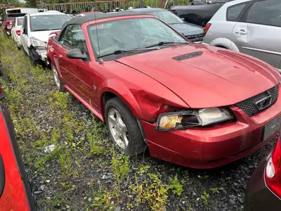 A QUI LA CHANCE 2002 FORD MUSTANG V6 CONVERTIBLE 143806 KM AIR BAGS OK , AUTO EN MARCHE ,AUTO ACCIDE...