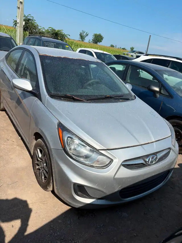 2012 Hyundai Accent automatic sedan558375871940536321