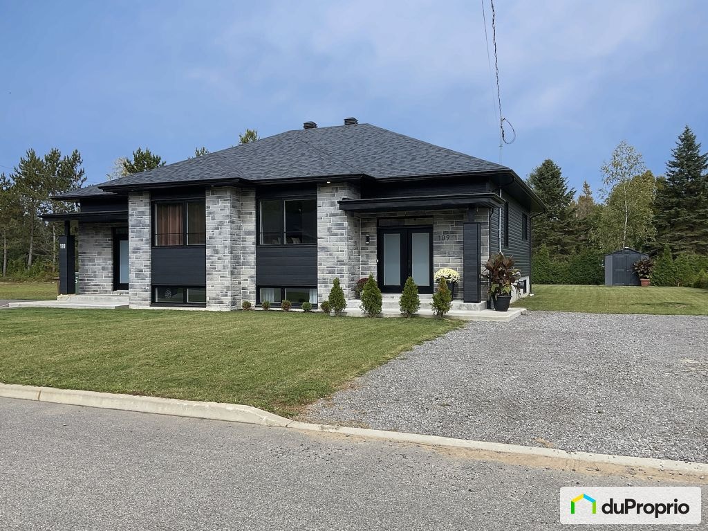 $385,000 - Semi-detached for sale in St-Alban — photo 1