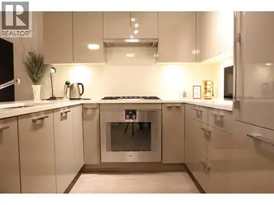 Desirable location!! Across from Queen Elizabeth Park! 6 story concrete condo. Close to skytrain, Hi...