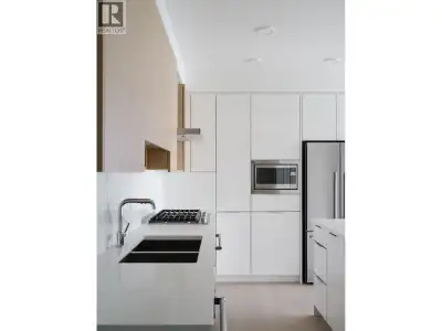 Set within the evolving Southgate City community, Azure is a contemporary expression of connected ur...