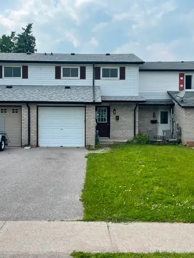 3+2 Bedroom Townhouse For Rent In Barrie