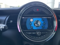 This 2020 Mini Cooper 3 door is a fun and practical choice! With heated seats, a large dual pane sun... (image 7)