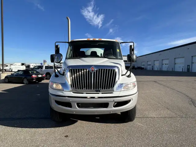 2019 International International 4300 water truck in Heavy Trucks in Regina - Image 10