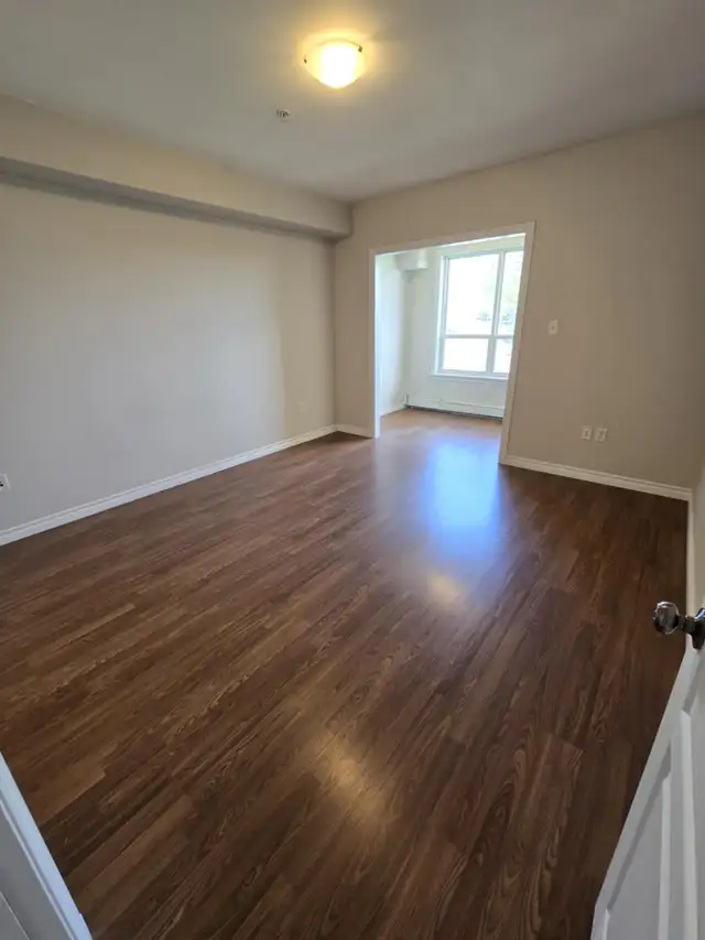 Modern 2BR Flat - Carlton Ridge (Larry Uteck) Heat/Water/PK Inc