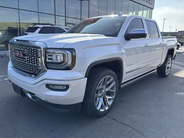 2017 GMC Sierra 1500 Denali 4x4 Crew Cab • 6.2L • Sunroof • Pwr  in Cars & Trucks in Calgary - Image 3