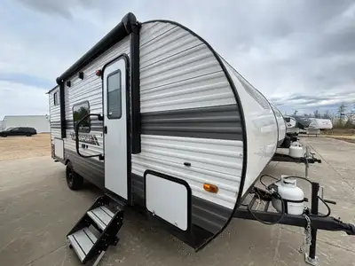 Welcome to Lakeside Ford The 2025 Gulf Stream KingSport 197BH is a versatile and lightweight travel...