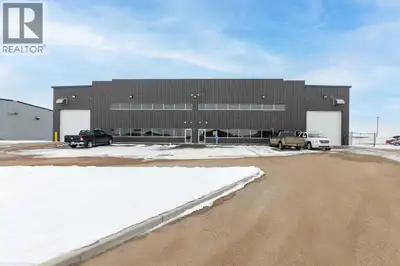 This building is perfect for the investor or end user that wants some rental income. 14,000 sq ft bu...