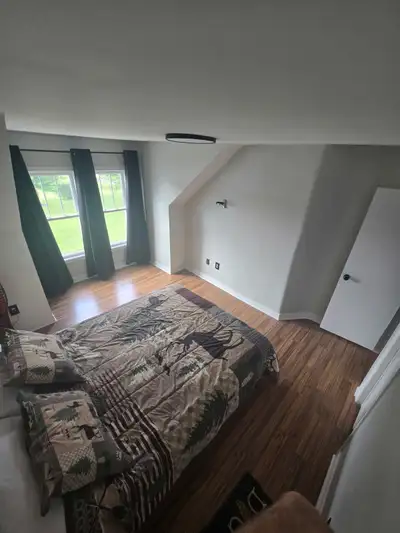 Renting a bedroom to an individual. $800 all inclusive. Located in Waterville on HWY 1 close to bus...