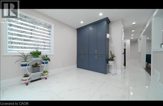 643 DOON SOUTH Drive Kitchener, Ontario 3