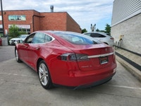 TRADED IN AT TESLA CANADA!! 290,000KM'S!! BEAUTIFUL SUNSET RED PEARL ON RARE WHITE LEATHER INTERIOR!... (image 3)