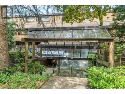CORNER UNIT in Sunrise West on the quiet side of the building, located in the Shaughnessy / South Gr...