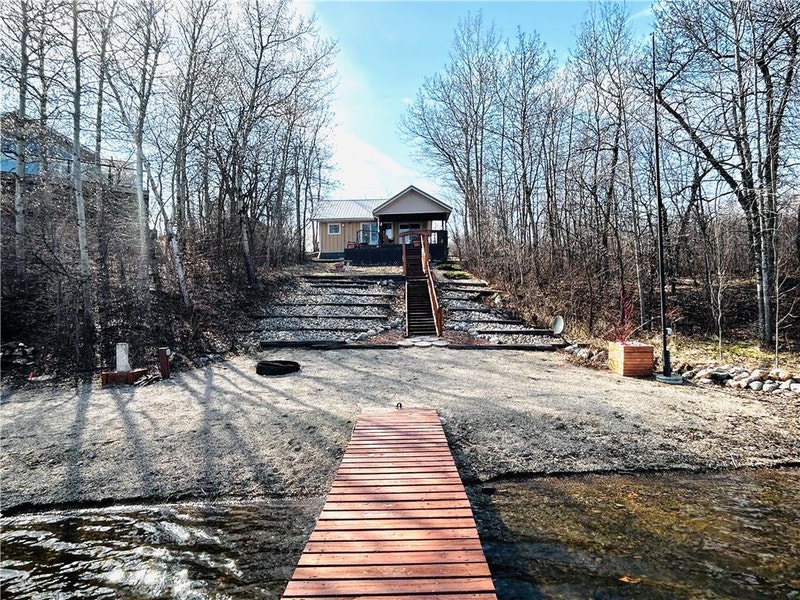 1012 Harry Passmore Place Lake Metigoshe, Manitoba Houses for Sale