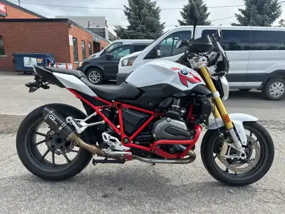 Check out this 2016 BMW R1200R with only 20,867kms. Be sure to follow us on Instagram @primelineauto...