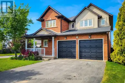 MLS® #X8473942 Welcome to this Stunning Corner Detached House Located in the Heart of Grimsby. This...