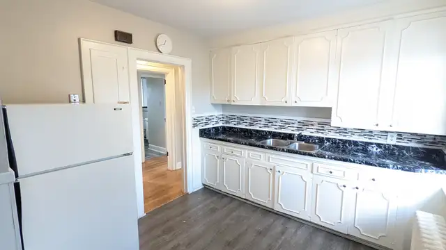 18 Spruce St. - 18 1/2 - Spruce St.  Apartment for Rent
