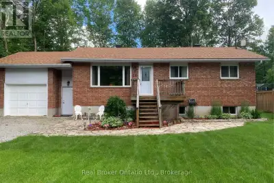 Beautiful turn-key bungalow with approximately 2000 sq ft of living space for lease near Farlain Lak...