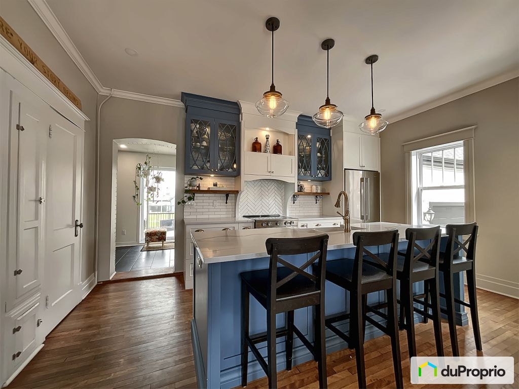 $704,000 - 2 Storey for sale in Lacolle — photo 1