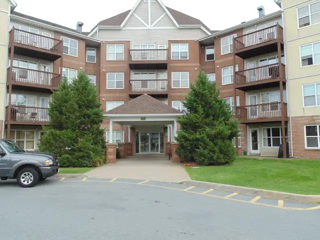FREE OCTOBER RENT ! Large 1 BR Clayton Park
