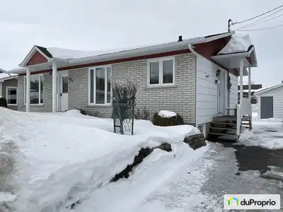 Bungalow à vendre Maison 3 chambres, 2 salles de bain Situé a 5minutes à pieds de l'école. Grand ter...