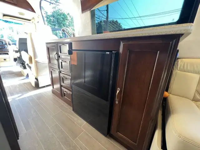 2018 Regency 3500 XALTA LX **SPRINTER MERCEDES DIESEL 4X4** in RVs & Motorhomes in Laval / North Shore - Image 32