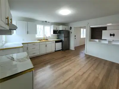 R19//Arborg/This 1,032 sq. ft. bungalow is move-in ready, recently updated & ready for you & your fa...