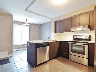 605-B CHAPMAN MILLS DR. NEPEAN, ON. K2J 5T1 **Two Bedroom Village Home/Condo/Rent in Ottawa, Nepean/...