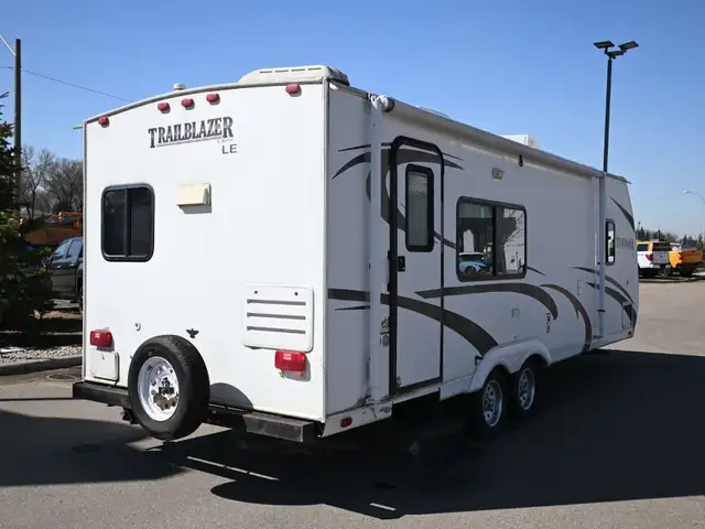 2010 Trailblazer T240S in Travel Trailers & Campers in St. Albert - Image 7