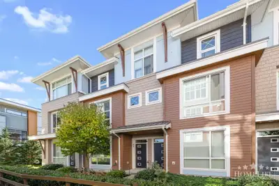Spacious 3 Bed x 3 Bath Townhouse with Den for Rent in Garrison Crossing! Located in the highly soug...