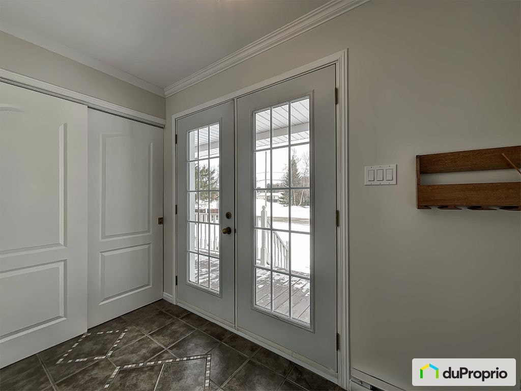 $592,000 - 2 Storey for sale in St-Etienne-Des-Gres — photo 2
