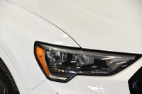 Traction intégrale Audi quattro / Modèle Komfort avec l'Ensemble Canada Edition / Roues 19 pouces /... (image 2)