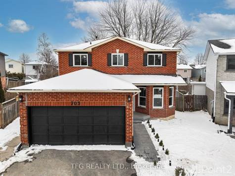 Homes for Sale in Pinecrest, Oshawa, Ontario $1,199,000 in Houses for Sale in Oshawa / Durham Region