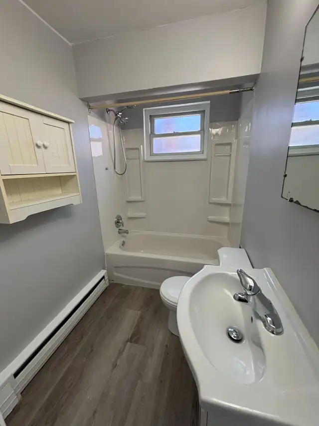 MAIN FLOOR  2 BEDROOM APARTMENT ~ $1295 in Long Term Rentals in Sarnia - Image 12