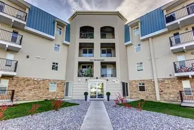 Eaglemont Manor - Beautiful 1 Bedroom Apartment Apartment for Re
