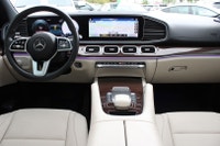 ACCIDENT FREE WELL MAINTAINED Embark on a journey of opulence and innovation with the 2022 Mercedes... (image 9)